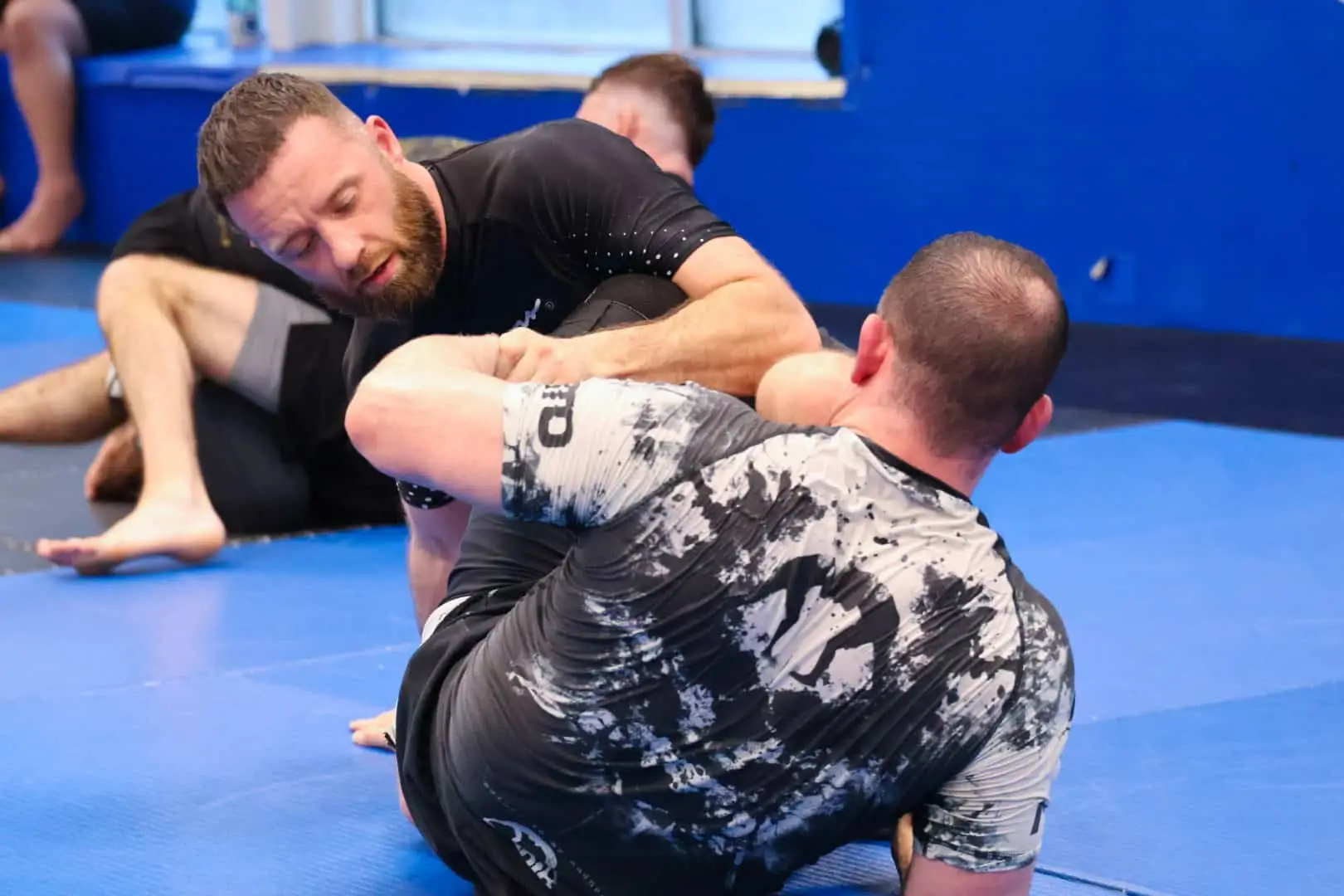 2 Students live rolling during the advanced no-gi class at Renzo Gracie Latham